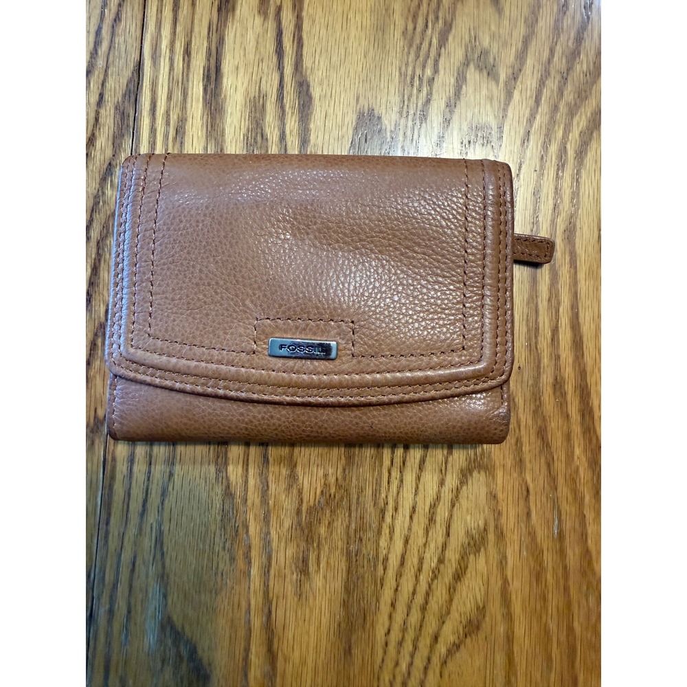 Fossil Brown Pebbled Leather Trifold Wallet with ID Window and Coin Pocket